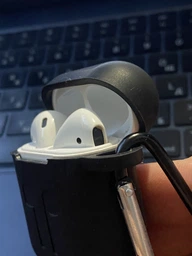 Силиконовый чехол для AirPods 1/2 с карабином Black (черный) фото от покупателей 1