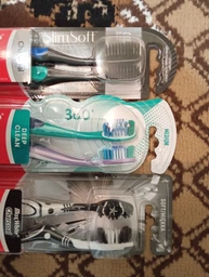 Зубная щетка Colgate Max White Charcoal черная отбеливающая мягкая 2 шт (8718951382602) фото от покупателей 1