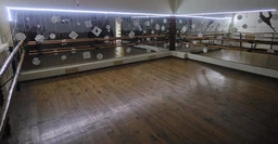 Світлодіодна LED Strips стрічка 2835 5 м теплий білий колір для прикраси кухні, кімнати, гардеробних, вітрин
