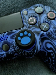 Силиконовые накладки на стики Лапки (White/Blue) для геймпадов Sony DualShock PS4 / DualSense PS5 / Xbox Series|One (2шт.) [408053943] фото от покупателей 12