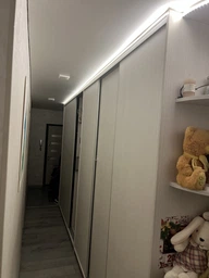 Світлодіодна LED Strips стрічка 2835 5 м теплий білий колір для прикраси кухні, кімнати, гардеробних, вітрин фото від покупців 1