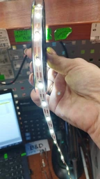 Світлодіодна LED Strips стрічка 2835 5 м теплий білий колір для прикраси кухні, кімнати, гардеробних, вітрин