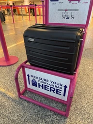 Пластикова валіза ручна поклажа Lowcost лоукост Wizz Air 40 x 20 x 30 бежева фото від покупців 6