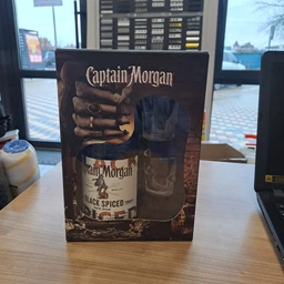 Алкогольный напиток на основе Карибского рома Captain Morgan Spiced Black 0.7 л 40% + 2 чарки (4820178650533_G) фото от покупателей 15