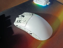 Мышка Игровая Беспроводная Attack Shark X11 22000 DPI PAW3311 с зарядной догстанцией RGB подсветкой Белая