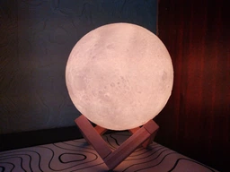 Настольный светильник-ночная луна с пультом 15 см "Magic Moon" 16 цветов фото от покупателей 6