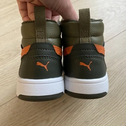 Детские демисезонные ботинки для мальчика Puma Rebound V6 Mid WTR 30797901 34 (1.5) Puma Black-Puma White (4099683241523)