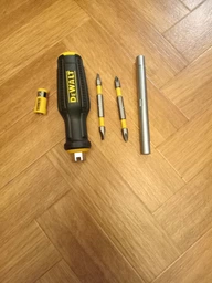 Викрутка - набір DeWALT FULL FIT 6 Way, з бітами 2 шт.: двостороння біта під прямий шліц: 4 та 5.5 мм, двостороння біта під шліц Phillips: PH1 та PH2 DWHT66569-0