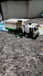 Конструктор LEGO Technic Сміттєвоз Mack LR Electric 503 деталей (42167)