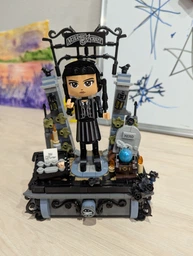 Конструктор LEGO Wednesday фігурка Венздей Аддамс (76780) [165839] фото від покупців 2