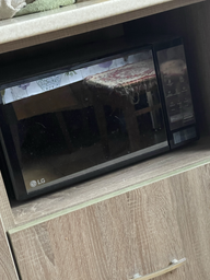 Мікрохвильова піч LG MS2042DARB