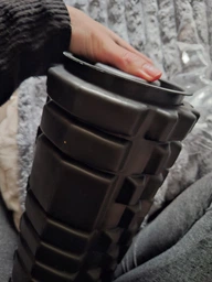Масажний ролик-валик для МФР і йоги EasyFit 33х14 см ролер-масажер для спини, ніг, рук і шиї EF-2020a-BK Чорний (56003501) фото від покупців 3