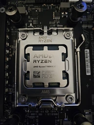 Процесор AMD Ryzen 7 9800X3D (100-000001084) фото від покупців 5