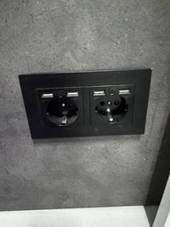 Розетка європейська подвійна з чотирма USB портами для заряджання BRS чорний матовий колір