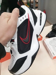 Мужские кроссовки кожаные Nike Air Monarch IV 415445-102 45.5 (11.5US) 29.5 см Белые (885259556795) фото от покупателей 11