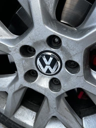Комплект автомобильных колпаков (заглушек) на литые диски Volkswagen VW 65/56 мм 4 шт (3B7601171) фото от покупателей 13