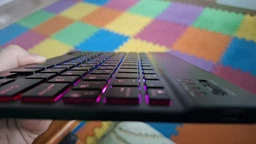 Бездротова Bluetooth Клавіатура Koyo з RGB підсвічуванням для пк, планшета, телефона (унiверсальна) Рус/Eng