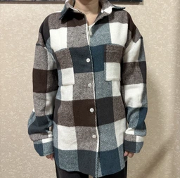 Рубашка женская Kraya теплая в клеточку оверсайз One size S-M шоколадно-зеленая фото от покупателей 1