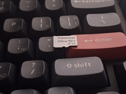 Карта памяти Transcend microSDXC 256GB C10 UHS-I + SD адаптер (TS256GUSD300S-A)