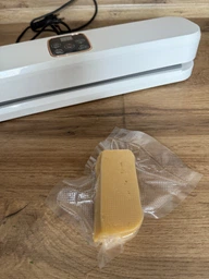 Вакууматор для продуктов сухих и влажных вакуумный упаковщик для еды бытовой домашний кухонный компактный Vacuum Sealer + 10 вакуумных пакетов в подарок
