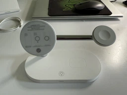 Бездротова зарядна док станція для apple айфона годинників навушників телефону 3 в 1 magsafe універсальна магнітна докстанція зарядка на айфон iphone airpods iwatch епл вотч QINETIQ T268 43W Qi сертифікована біла + подарунок адаптер Foneng GaN 20W фото від покупців 3