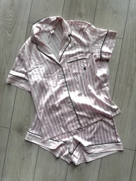 Піжама Сатинова (сорочка + шорти) Victoria's Secret Satin Short Pajama Set XS Рожева смужка (26604567)