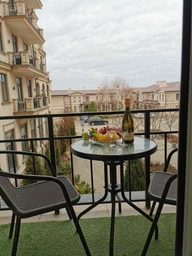 Комплект садовой мебели 4Points Bari круглый стол + 2 стула Коричневий