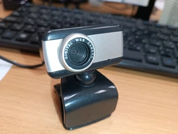 Веб камера V7 0307 USB с микрофоном и поворотным объективом фото от покупателей 1