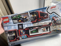 Конструктор LEGO City Вантажівка F1 з автомобілями RB20 та AMR24 1086 деталей (60445)