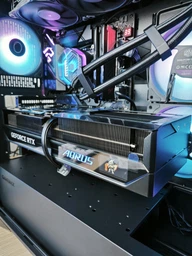 Видеокарта Gigabyte Nvidia GeForce RTX 5070 Ti AORUS MASTER 16G (GV-N507TAORUS M-16GD) фото от покупателей 3