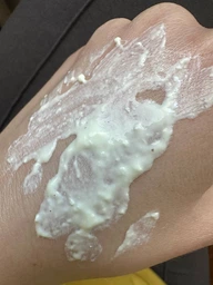 Легкий солнцезащитный крем iUNIK Centella Calming Daily Sunscreen с Экстрактом центеллы азиатской SPF 50+ PA++++ 60 мл (8809728080637) фото от покупателей 3
