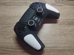 Качественный защитный силиконовый чехол Rubber Protective (Black/Pink) для геймпада DualSense Sony PlayStation 5 (PS5) + накладки на стики [466129489] фото от покупателей 4