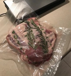 Пакеты пищевые вакуумные в рулоне для вакуумного упаковщика гофрированные су-вид кульки сменная пленка для вакууматора рукав пакет вакуумный в рулонах для запайки продуктов 20х600 см Smart (Sn209707) фото от покупателей 3