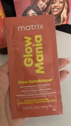 Профессиональное несмываемое средство-уход Matrix Glow Mania Glow Gatekeeper для усиления сияния окрашенных волос 250 мл (3474637258016)