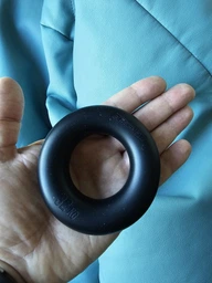 Кистьовий еспандер кільце EasyFit Ring 27 кг червоний (силіконовий еспандер-кільце для рук, бублик тренажер для передпліччя та кисті рук) YL-1840-27K фото від покупців 12