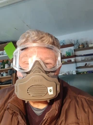 Маска респиратор LD-320 с клапоном противогазовый пылезащитный аерозольний со сменным фильтром 3 класс защиты BK_653