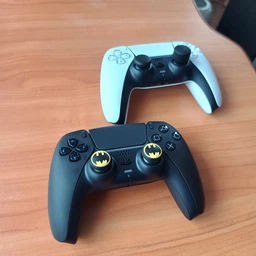 Силіконові накладки на стіки Batman Blue для геймпадів Sony DualShock PS4 / DualSense PS5 / Xbox Series|One (2шт.) [393299310] фото від покупців 1