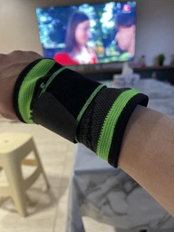Спортивний бандаж на зап'ястя з фіксуючим ременем еластичний бинт фіксатор зап'ястя чорний із зеленим 2шт