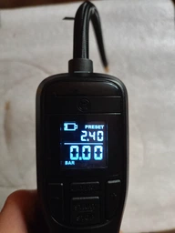 Автомобильный насос Bosch EasyPump аккумуляторный с французским клапаном, иглой для мяча, адаптером объема, USB-кабелем и текстильной сумкой (0603947000)