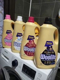 Засiб рiдкий для прання WOOLITE 1,8л д/Світлих та білих тканин з Кератином