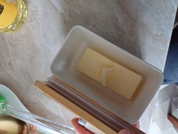 Маслянка порцелянова з ножем 15*8,6*6,4 см Butter Interos PJ03629 фото від покупців 2
