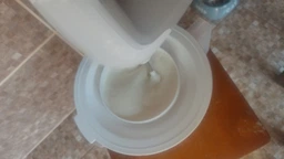Контейнер мерный для миксера с ручкой Plast team 2 л Прозрачный с белой крышкой (TEA-1360.1)
