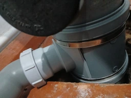 Муфта вертикальная Mcalpine врезка для канализационных труб 110/50 mm. BOSSCONN110-50-GR