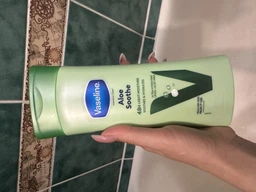 Лосьон для тела Vaseline Intensive Care с Алоэ для обезвоженной кожи 400 мл (8712561482318)