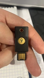 Ключ безпеки Security Key NFC by Yubico фото от покупателей 2