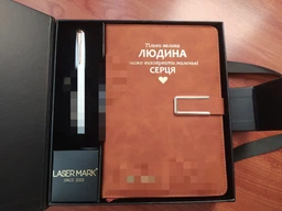 Набор для учителя подарочный с вашим текстом - недатированный ежедневник и ручка фото от покупателей 2