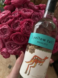 Вино Yellow Tail Moscato белое полусладкое 0.75 л (9322214011407)