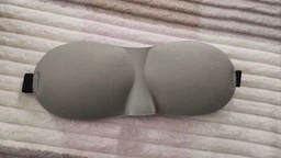 Маска для сна 3D универсальная дышащая повязка на глаза с эффектом памяти для медитации красная Kayfovo AMD - 50 + беруши в подарок фото от покупателей 2
