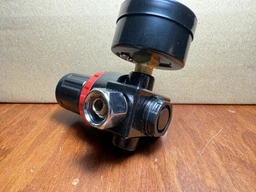Регулятор давления с манометром YATO 1/4" P= 1.2 МПа (YT-2381) фото от покупателей 2