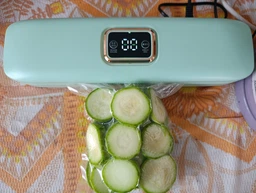 Вакуумный упаковщик для дома кухни Vacuum Sealer 01 вакууматор для еды продуктов питания сухих и влажных овощей и мяса прибор для упаковки пищи вакуумные упаковщики + комплект гофрированные пакеты 10 шт черный фото от покупателей 14